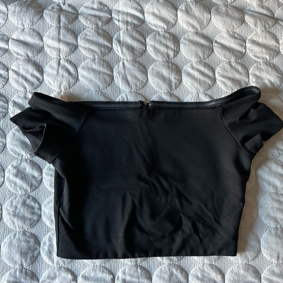 **SOLD** Alice + Olivia Off Shoulder Crop Top - Black - Size L - Picture 1 of 7